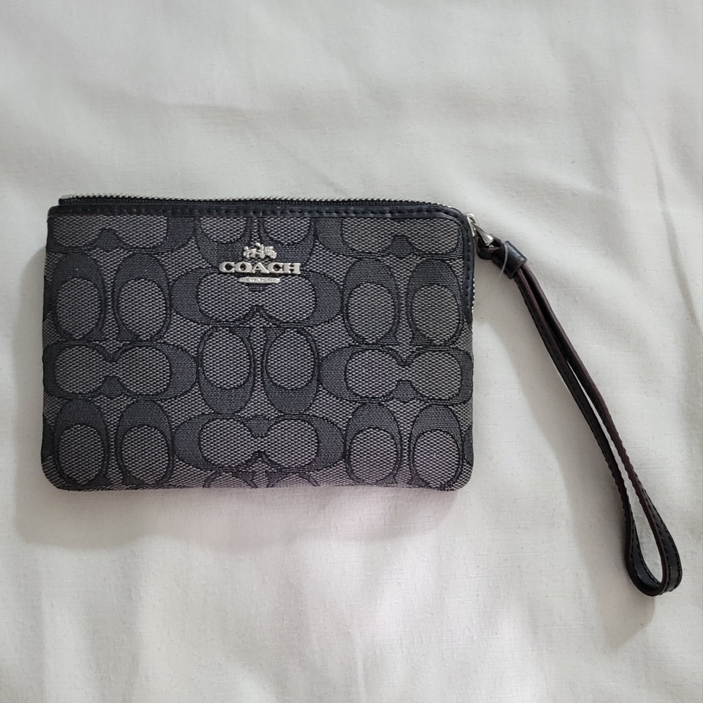 Coach Outline Signature Corner Zip Wristlet